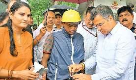 तेज गर्मी से फील्ड कर्मचारियों को बचाएगी 'कूल वेस्ट जैकेट'