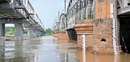 यमुना का जलस्तर बढ़ रहा, बढ़ाई गई 24 घंटे निगरानी