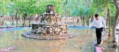 पार्क में फव्वारे के गड्ढे में डूबा बच्चा, मौत
