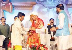 छत्तीसगढ़ में एफआइआर, मध्य प्रदेश में अपनी शक्ति दिखा रहे रावतपुरा सरकार