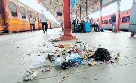 रेल मदद एप पर यात्री लगा रहे हैं स्वच्छता की गुहार
