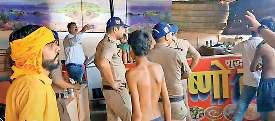 ढाबे पर बर्तन में प्याज देख भड़के कांवड़ यात्री, हंगामा