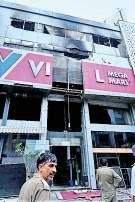 हाई कोर्ट पहुंचा विशाल मेगा मार्ट में लगी आग का मामला, दो युवकों की हुई थी मौत