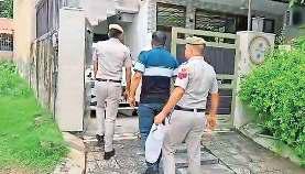 बिल्डर पिता ने कहा-बेटी पर था गर्व, पर चुभ रहे थे लोगों के ताने