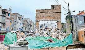 आधी रात गिरी इमारत, मलबे में दबने से एक की मौत