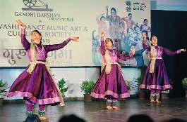 नृत्य मुद्राओं में उतरी श्रद्धा, गुरु को समर्पित रही सांस्कृतिक संध्या