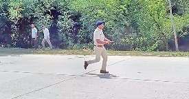 पुलिस वाहन की टक्कर से दो किशोरों की मौत