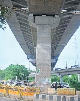 जैक फिसलकर श्रमिक के सिर पर गिरा, 45 फीट ऊंचे पिलर से गिरकर गई जान