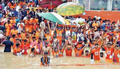 सावन का प्रथम सोमवार आज, बाबा के आंगन में भक्तों की कतार