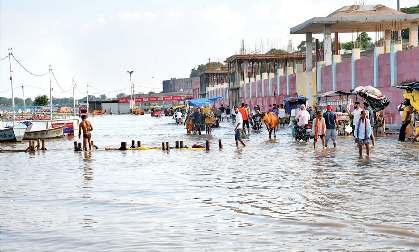 झमाझम वर्षा से उफान पर नदियां, सारनाथ में वज्रपात से बुद्ध प्रतिमा क्षतिग्रस्त