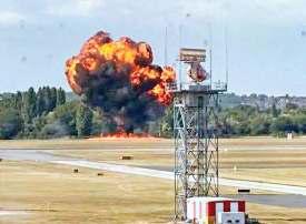 लंदन साउथेंड हवाई अड्डे पर विमान दुर्घटनाग्रस्त