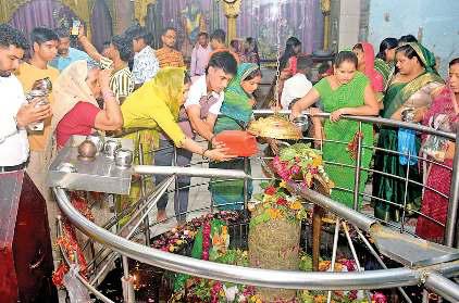 भोले का जलाभिषेक करने को उमड़े श्रद्धालु