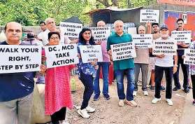 मुख्यमंत्री तक पहुंची साकेत इलाके में फुटपाथ से अतिक्रमण हटाने की गुहार