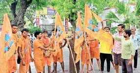 प्रयागराज में कांवड़ियों पर हमला, महिलाओं को भी पीटा, सात घायल