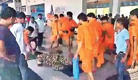 कांवड़ियों ने बेटे के सामने ही सीआरपीएफ जवान को पीटा