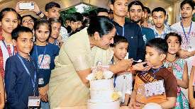 'बहन-भाई मिल विकास का धुआं उठा देंगे'