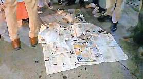 फिरोजाबाद में कांवड़ियों पर फेंके मांस के टुकड़े, हंगामा