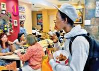 लंदन में इस्कान रेस्टोरेंट में चिकन खाते युवक का वीडियो प्रसारित, आक्रोश