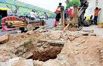 सड़कों को बचाने के लिए ट्रेंचलेस तकनीक से डाली जा रही सीवर लाइन