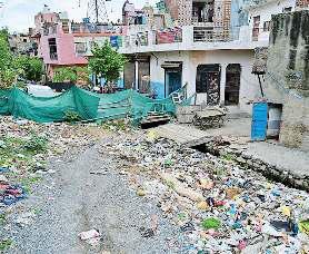 भूमाफिया का खेल, कूड़े की आड़ में गायब कर दिया झड़ौदा वेटलैंड