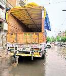 ट्रक ने स्कूटी सवार दो लोगों को मारी टक्कर, एक की मौत