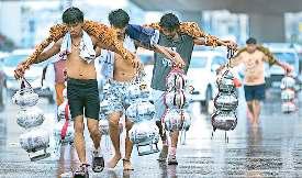 रुक-रुक कर वर्षा होने से तापमान में आई गिरावट