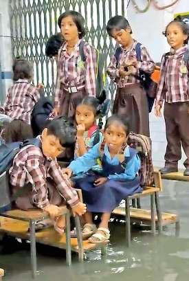 बड़े-बड़े दावों के बीच जलभराव में डूब रही शिक्षा व्यवस्था