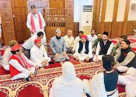 भाजपा का सपा पर मस्जिद में बैठक करने का आरोप, अखिलेश ने किया पलटवार