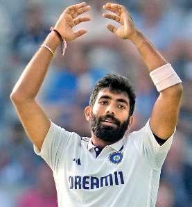 बिखरी नजर आई भारतीय गेंदबाजी