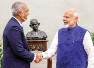 पड़ोसियों को पटरी पर लाता भारत