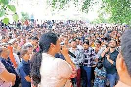 झुग्गी का दौरा कर बोलीं मुख्यमंत्री, 700 करोड़ से होगा झुग्गी-बस्तियों का विकास