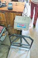 हवा के झोंके के साथ तराजू में घटता-बढ़ता वजन राशन वितरण में पैदा कर रहा बाधा