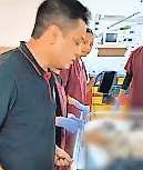 सड़क दुर्घटना में घायल हुए दो लोगों को उपायुक्त ने बचाई जान