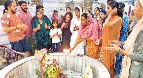 सावन के तीसरे सोमवार को श्रद्धालुओं ने भगवान भोलेनाथ का किया जलाभिषेक