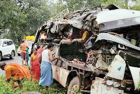 देवघर में बस-ट्रक की टक्कर में छह कांवड़ियों की मौत, 27 घायल