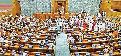 मतदाता पुनरीक्षण और ट्रंप टैरिफ के मुद्दे पर राज्यसभा व लोकसभा में हंगामा, सदन ठप