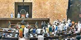 विपक्ष का हंगामा, दोनों सदन स्थगित