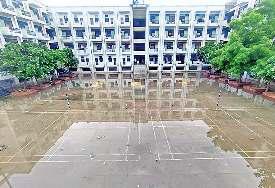 नाला ओवरफ्लो होने से एबीईएस कालेज के हास्टल में भरता रहा वर्षा का पानी