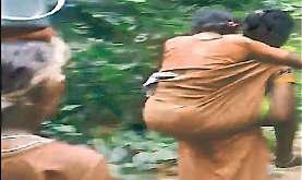 मां की जान बचाने उसको पीठ पर लादकर पांच किमी पैदल चली बेटी