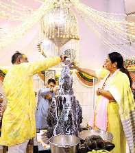 सावन के अंतिम सोमवार पर भक्तों ने शिवालयों में किया जलाभिषेक