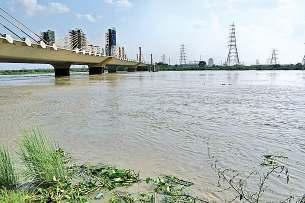 खतरा सिर पर आने के बाद ढाई हजार लोग छोड़ेंगे यमुना खादर