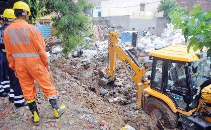 हरिनगर में दीवार ढहने से सात की जान गई, एक घायल