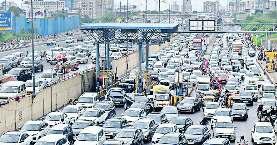 रंगकर कटा सफर, जाम में एंबुलेंस फंसी