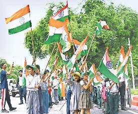 ट्रैफिक पुलिस ने चलाया 'हर घर तिरंगा' अभियान