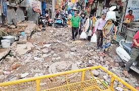 सदर नाला रोड के दोनों ओर की सीवर लाइन धंसी, आवागमन बंद