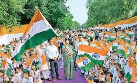 'संविधान लेकर घूमने वाले न तिरंगा लेते, न लगाते भारत मां के जयकारे'