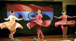 नृत्य शैलियों से कलाकारों ने स्वतंत्रता संग्राम के महान नायकों को किया जीवंत