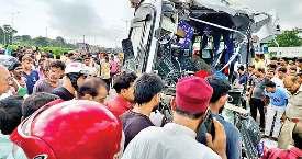 गंगासागर से स्नान कर लौट रहे श्रद्धालुओं की बस दुर्घटनाग्रस्त, 11 की मौत, 36 लोग घायल