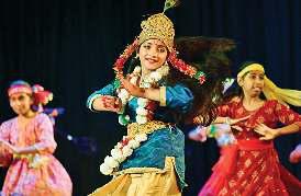 कृष्ण लीलाओं को नृत्य शैली में किया मंचित