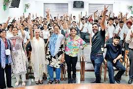 अंधेरे से खुद को उबारा, अब बन रहीं दूसरों का सहारा ...